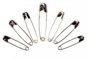 10-Easy-Ways-to-Reuse-Safety-Pins-300x206